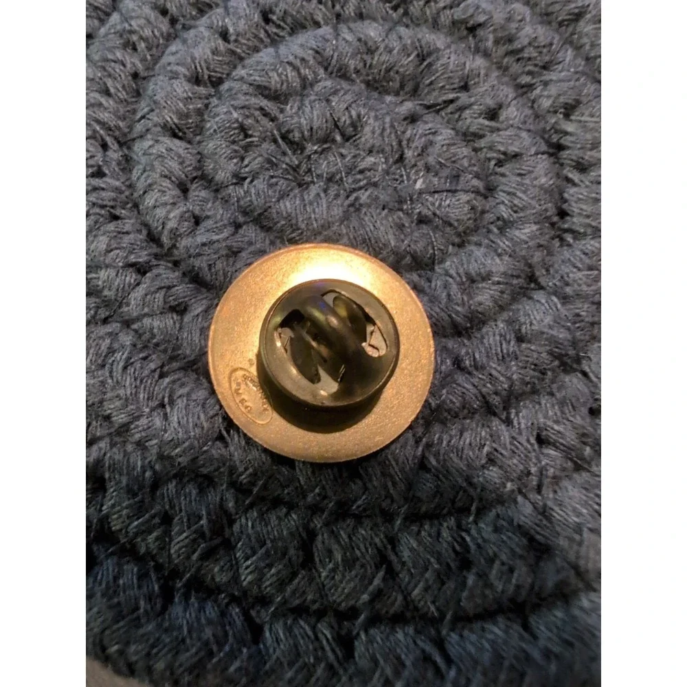 Vintage Collegiate‎ Lapel Pin Connecticut Huskies